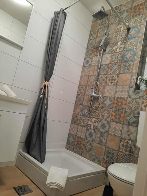 Bathroom, Bath