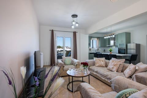 TV and multimedia, Kitchen or kitchenette, Seating area