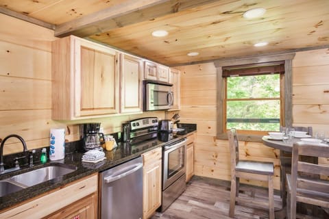 Love Leigh by Stony Brook Cabins Cabin in Pittman Center