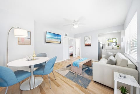 TV and multimedia, Living room, Decorative detail, Dining area, internet, air conditioner