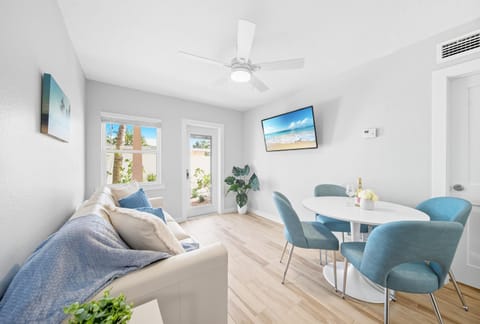 TV and multimedia, Living room, Seating area, Dining area, Garden view, Inner courtyard view, internet, air conditioner