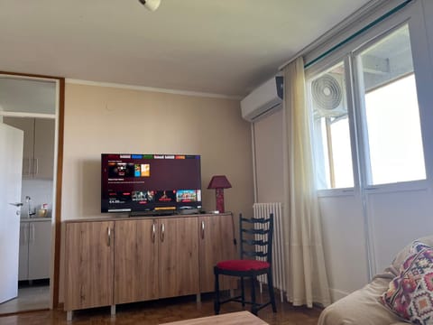 TV and multimedia, Living room, air conditioner