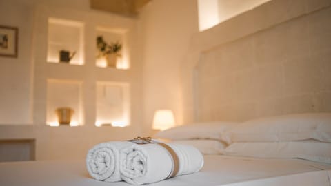 Bed, towels