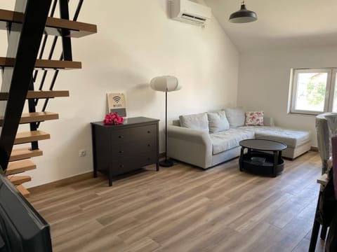 Living room, Seating area, air conditioner