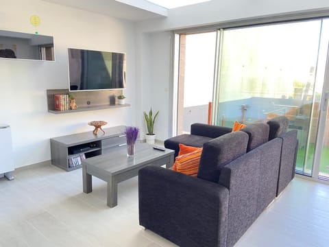 Communal lounge/ TV room, Living room