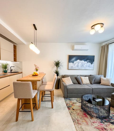 Kitchen or kitchenette, Living room, Seating area, Dining area