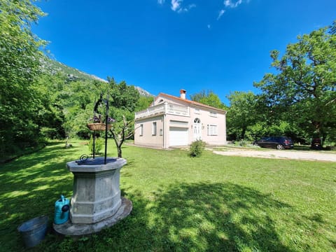 Patio, Facade/entrance