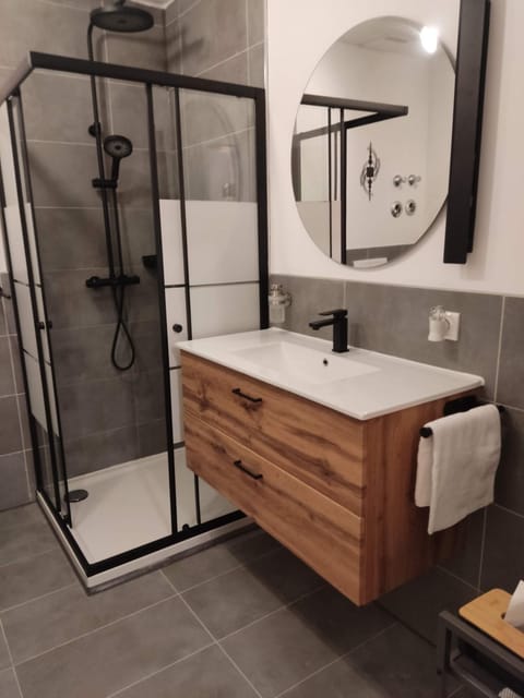 Bathroom, towels