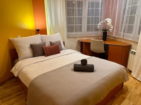 Bed, Photo of the whole room, Bedroom