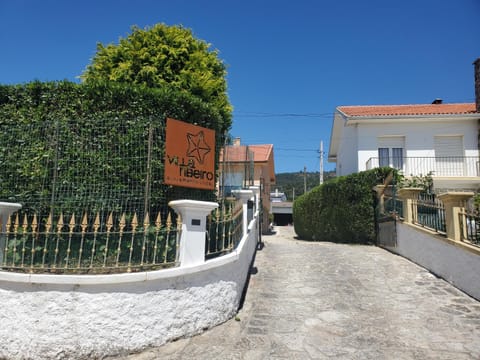 Villa Ribeiro Bed and Breakfast in Vila Praia de Ancora