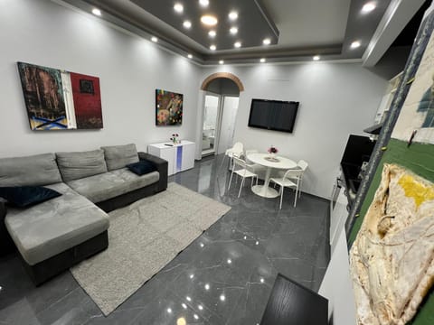Communal lounge/ TV room, Living room, Dining area