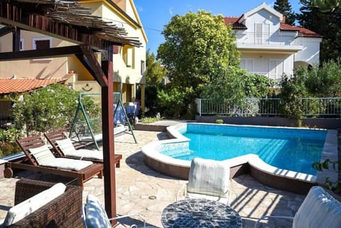 Location, children, Family