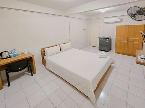 Bed, Bedroom, air conditioner