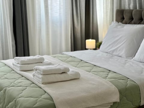 Bed, Photo of the whole room, Bedroom, towels