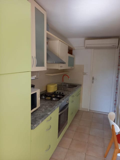 Marina Crveni Apartman Apartment in Split-Dalmatia County