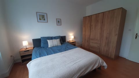Bed, Photo of the whole room, Bedroom, wardrobe