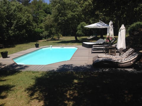 Swimming pool, sunbed