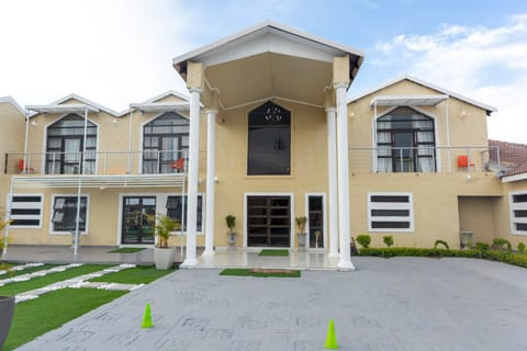 Property building, Facade/entrance, Day