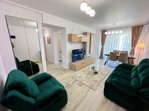 Communal lounge/ TV room, TV and multimedia, Living room, Seating area, Evening entertainment
