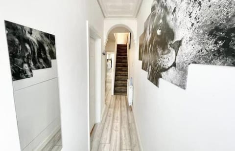 Splendid Seven Sleeper House - Perfect for Contractors! Apartment in Southampton