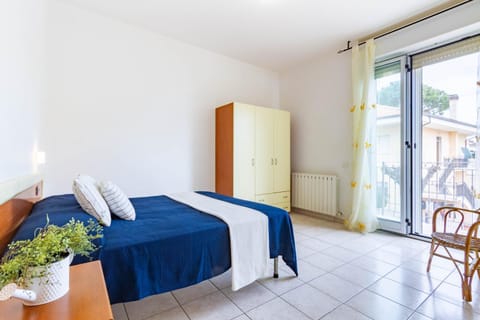 Bed, View (from property/room), Photo of the whole room, Bedroom, wardrobe