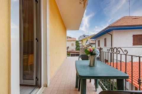 Property building, Day, View (from property/room), Balcony/Terrace