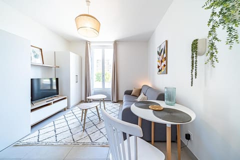 TV and multimedia, Seating area
