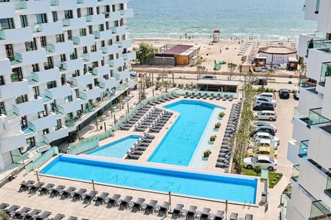 Property building, Day, Beach, Pool view, Sea view, Swimming pool, Location