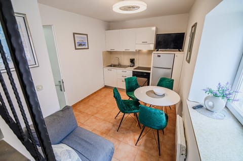 TV and multimedia, Kitchen or kitchenette, Seating area, Dining area