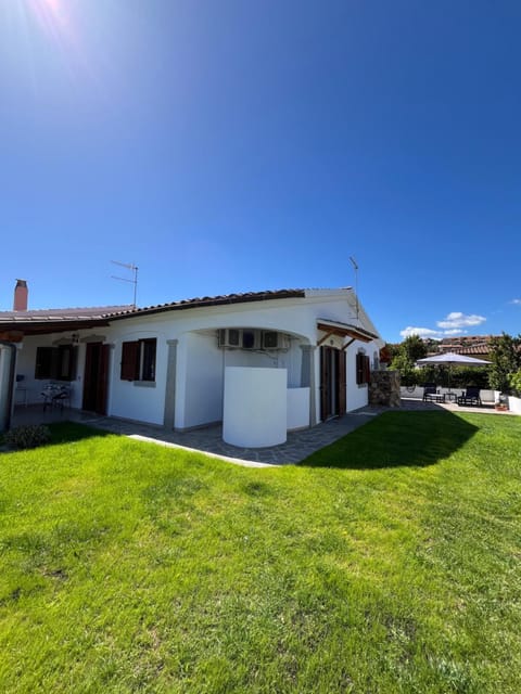 Property building, Day, Natural landscape, Garden, Garden, Garden view