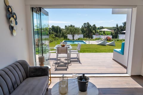 Seating area, Pool view