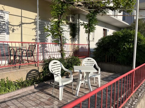 Property building, Patio, Balcony/Terrace