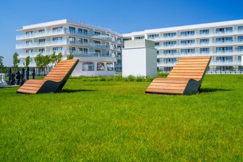 Property building, Natural landscape, Garden, sunbed