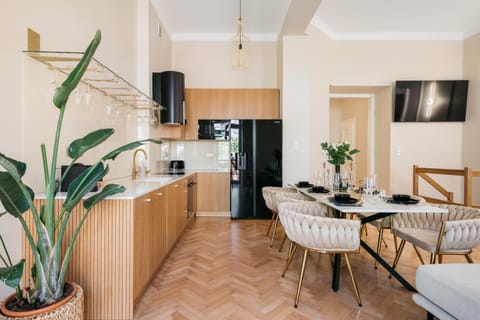 TV and multimedia, Kitchen or kitchenette, Living room, Seating area, Dining area, oven, pet friendly