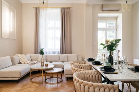 Living room, Seating area, Dining area, air conditioner