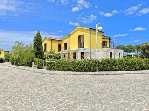 Property building, Day, Garden, Garden view