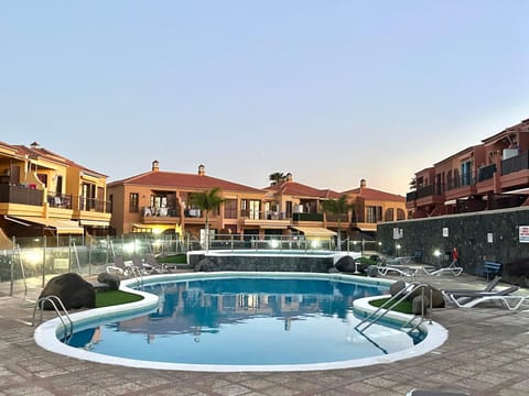 Property building, Pool view, Area and facilities, Swimming pool, sunbed
