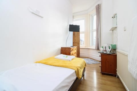 Pebbles guest house room 17 Bed and Breakfast in Southampton