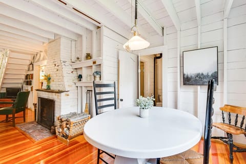 8 Mi to Mount Snow Rustic Marlboro Cottage House in Vermont