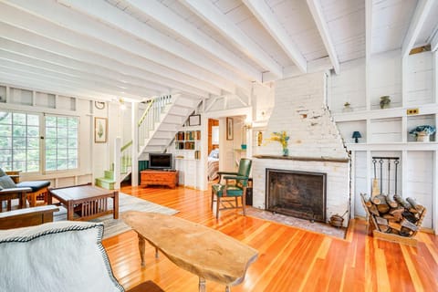 8 Mi to Mount Snow Rustic Marlboro Cottage House in Vermont