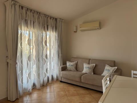 Living room, air conditioner
