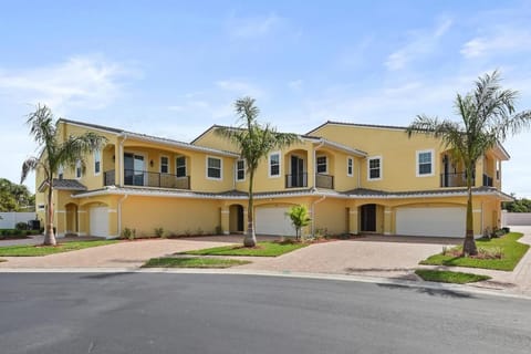 PRIVATE POOL Fortebello Beachside 158 House in Indian Harbour Beach