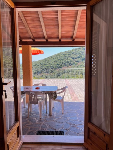 Patio, Day, Natural landscape, View (from property/room), Balcony/Terrace, Dining area, Mountain view
