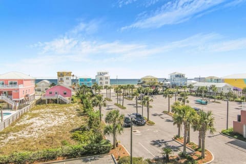Sanibel 306- Easy beach access & Gulf views House in West Beach