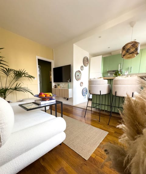 TV and multimedia, Kitchen or kitchenette, Living room, Dining area