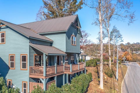 The Great Dogwood Manor by Stony Brook Cabins Cabin in Gatlinburg