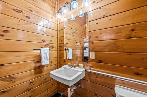 The Majestic Pine Retreat by Stony Brook Cabins Cabin in Gatlinburg