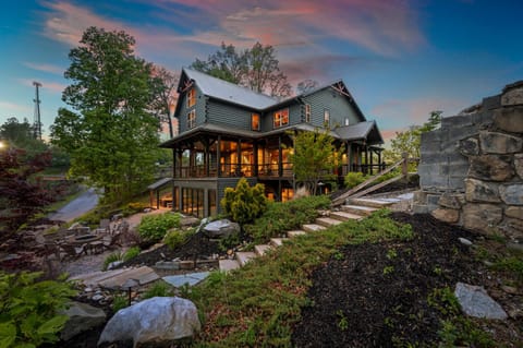 Greystone Retreat by Stony Brook Cabins Cabin in Greystone Heights