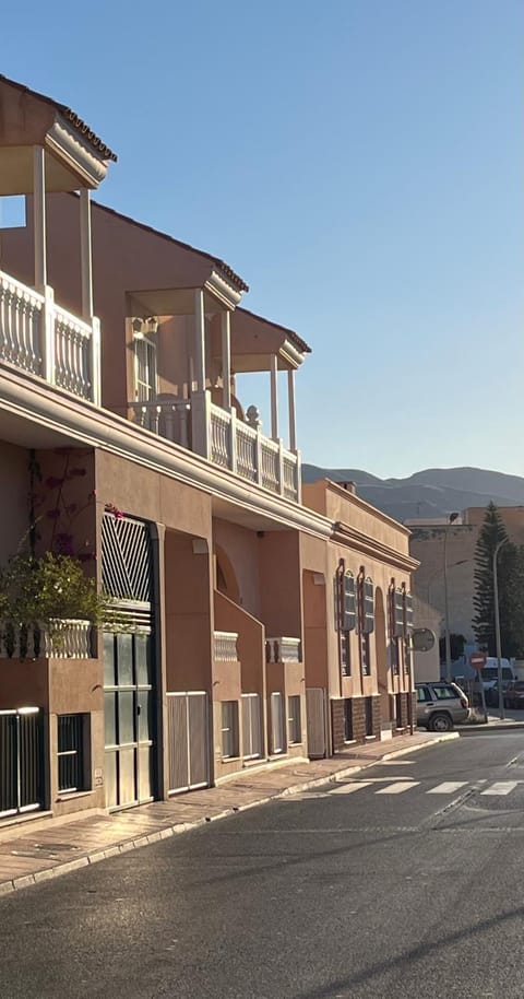 Neighbourhood, Street view, Location