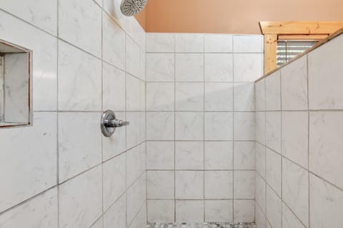 Top Mtn Views, Hottub, Games, 4 Suites, Pets House in Pittman Center